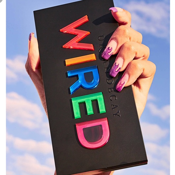 Wired Pressed Pigment Palette
URBAN DECAY - Picture 3 of 9